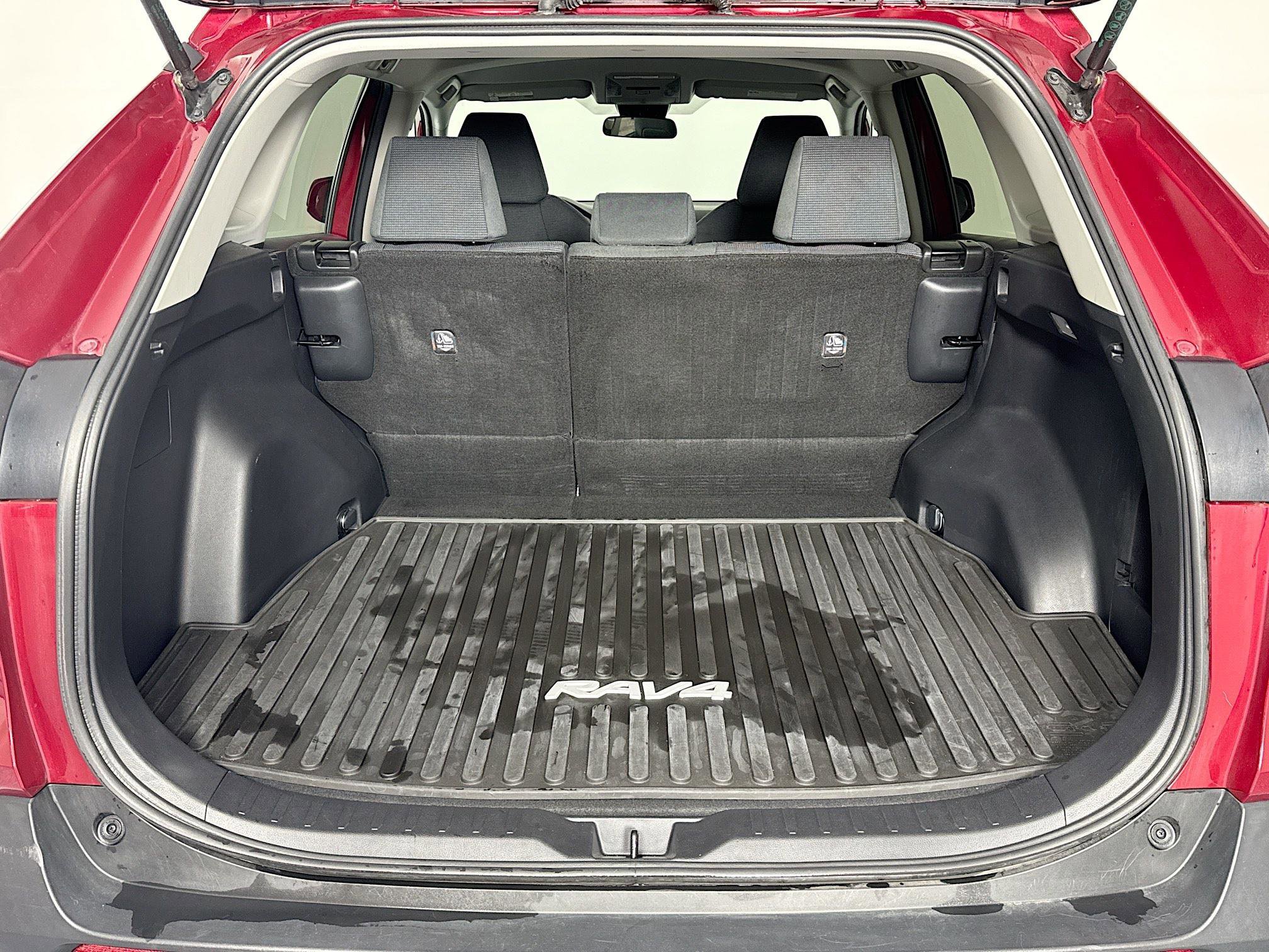 Used 2021 Toyota RAV4 LE image 23