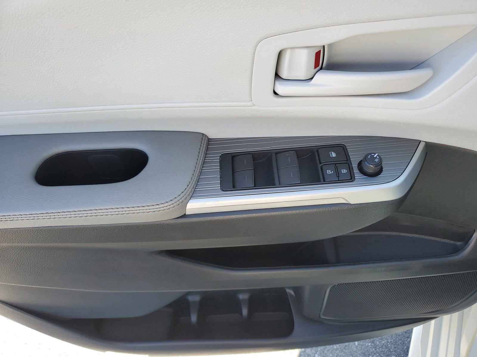 Certified 2025 Toyota Sienna LE image 19