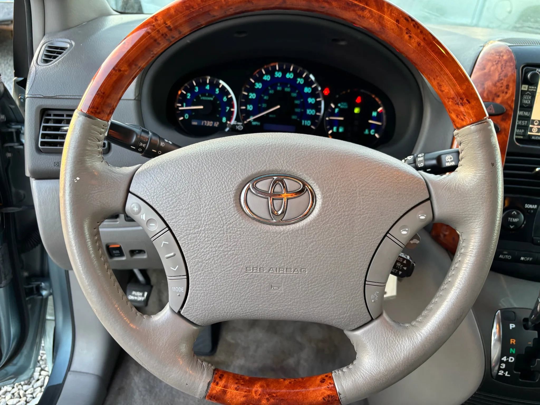 Used 2009 Toyota Sienna XLE image 29
