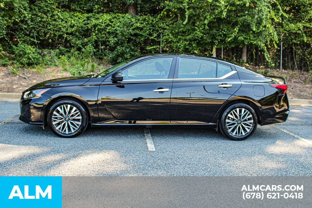 Used 2025 Nissan Altima 2.5 SV FWD image 6