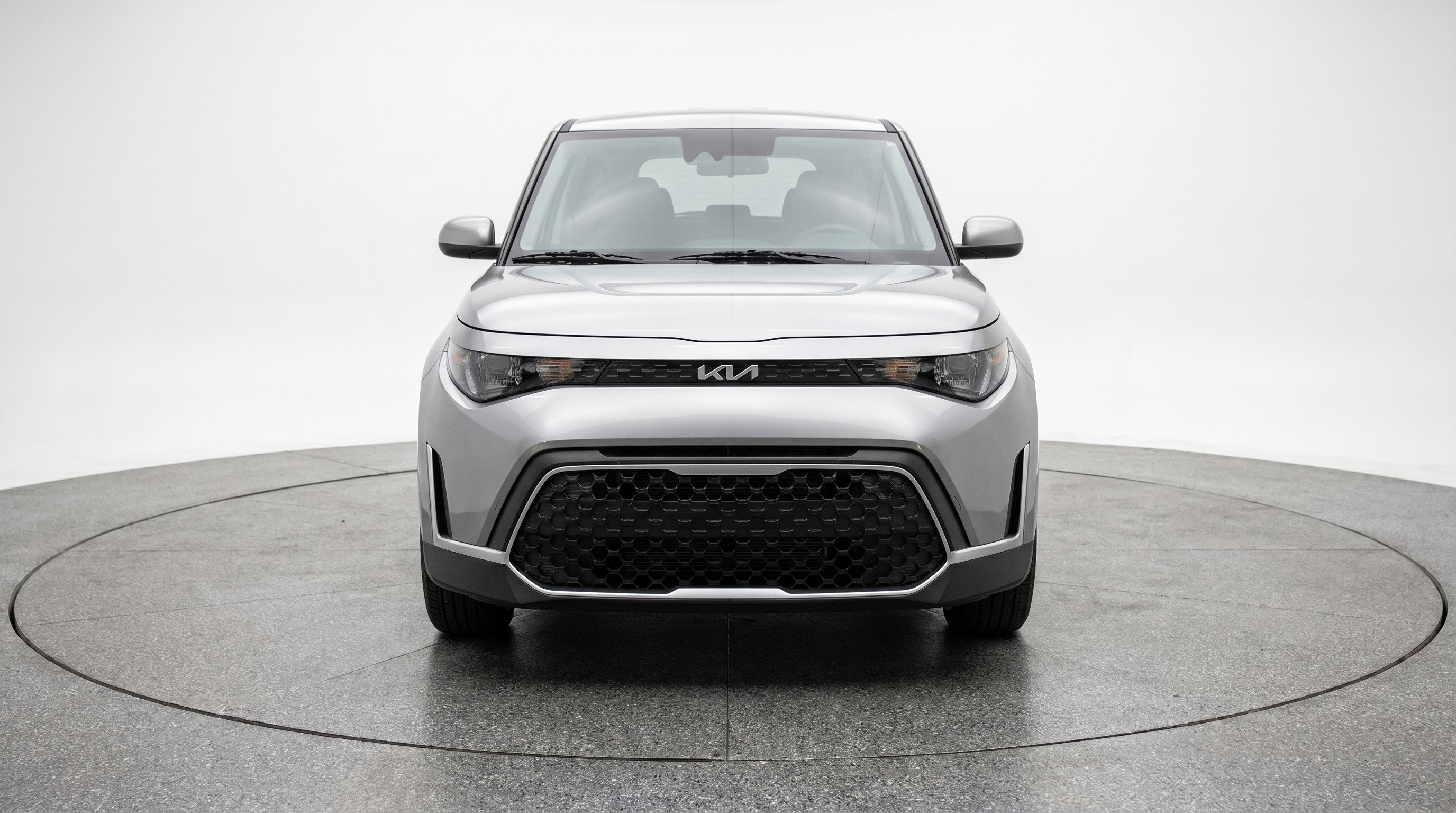 Used 2025 Kia Soul LX w/ LX Technology Package FWD image 2