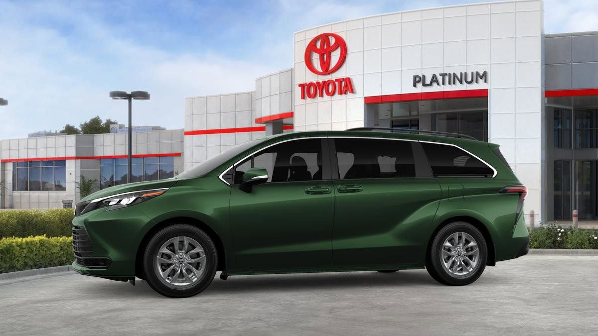 New 2026 Toyota Sienna LE image 3