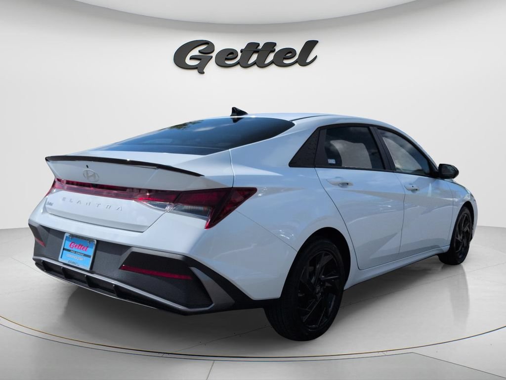 Certified 2026 Hyundai Elantra Sport FWD image 5