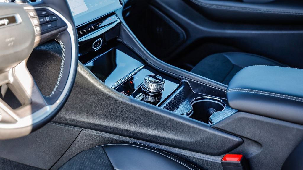 New 2026 Jeep Grand Cherokee Altitude image 24