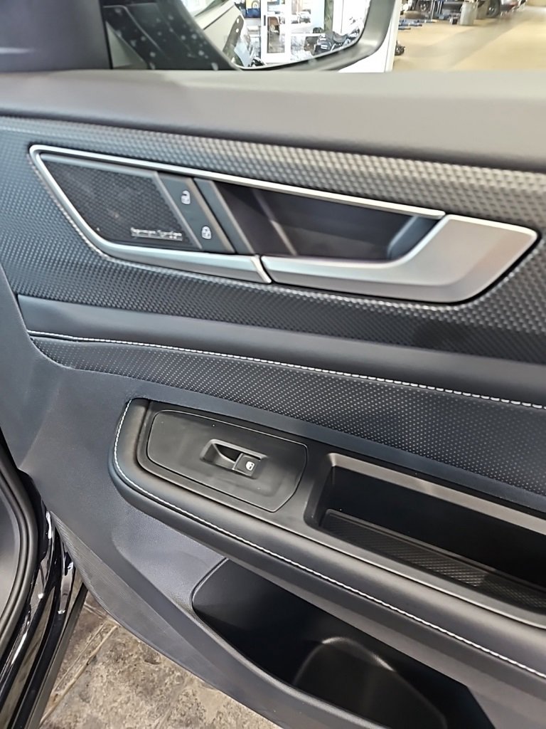 New 2026 Volkswagen Atlas Cross Sport SEL Premium R-Line image 12