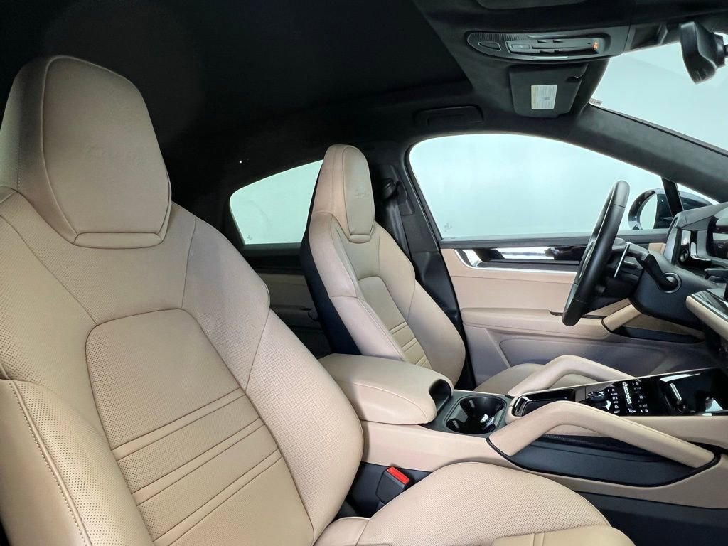 Certified 2024 Porsche Cayenne Turbo image 18