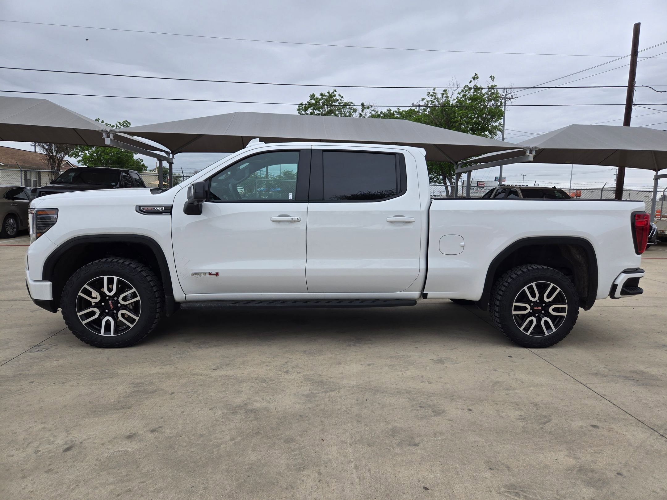 Certified 2023 GMC Sierra 1500 AT4 w/ Technology Package AWD/4WD image 4