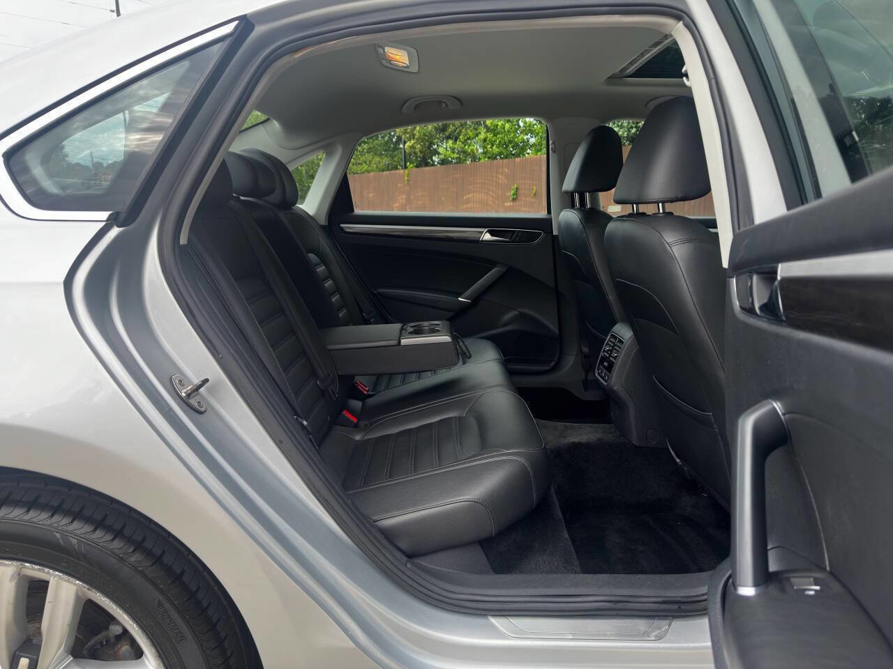 Used 2017 Volkswagen Passat 1.8T SEL Premium image 9