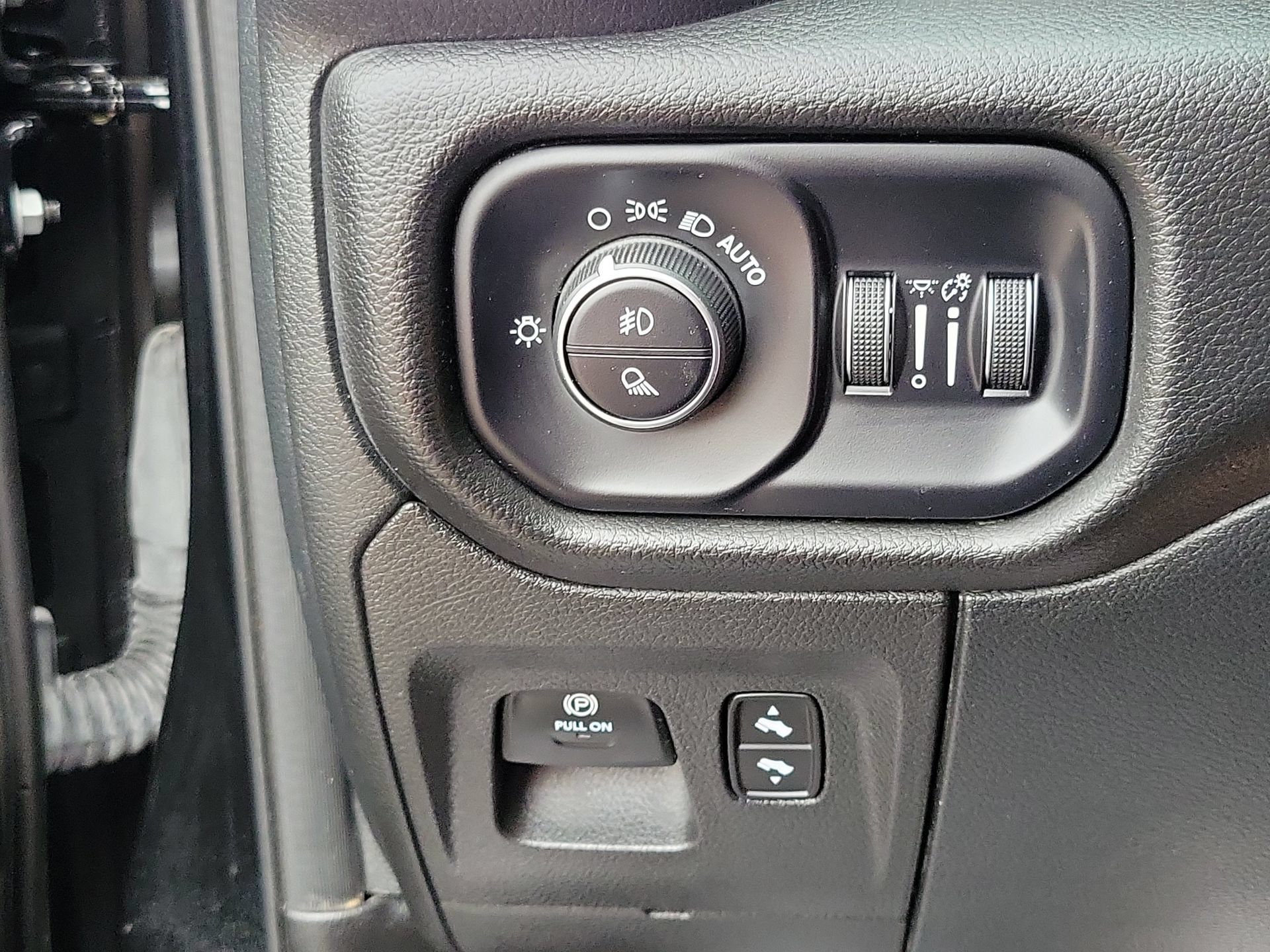 Certified 2025 RAM 1500 Laramie AWD/4WD image 6