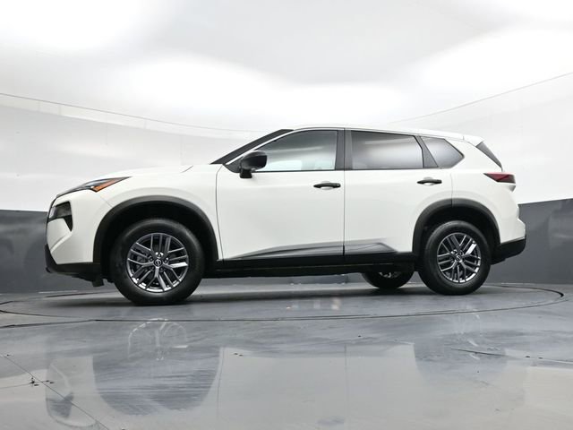 Used 2024 Nissan Rogue S image 32