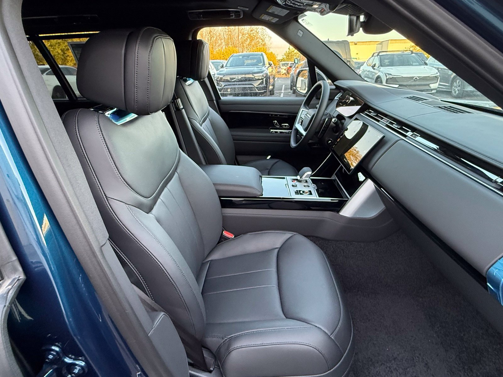 New 2027 Land Rover Range Rover Long Wheelbase SE AWD/4WD image 21