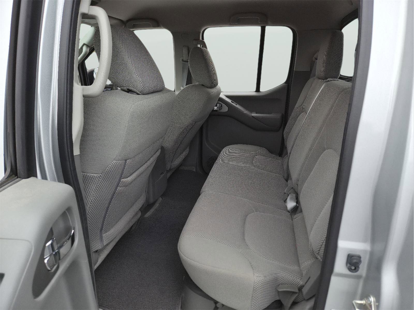 Used 2016 Nissan Frontier SV image 12