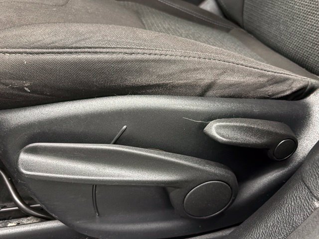 Used 2019 Jeep Cherokee Latitude w/ Cold Weather Group FWD image 16