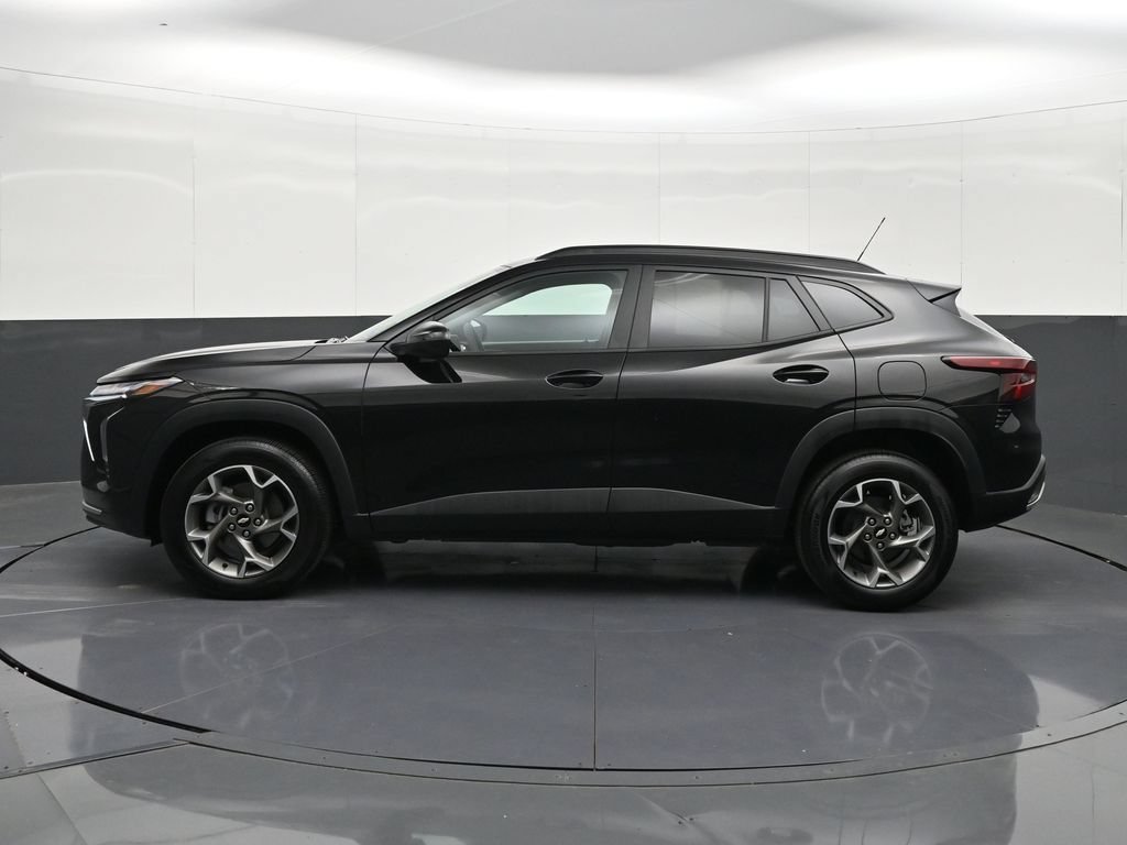 Certified 2026 Chevrolet Trax LT FWD image 2