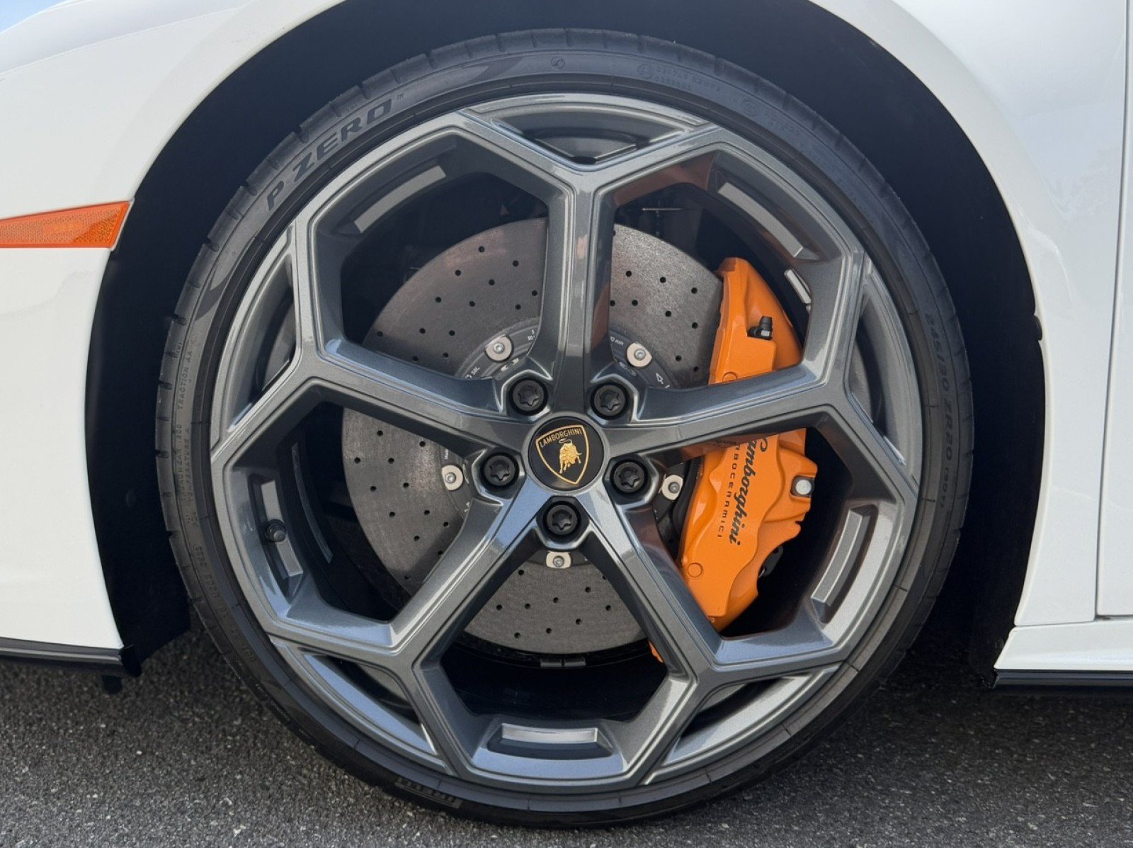 Used 2023 Lamborghini Huracan EVO RWD image 11
