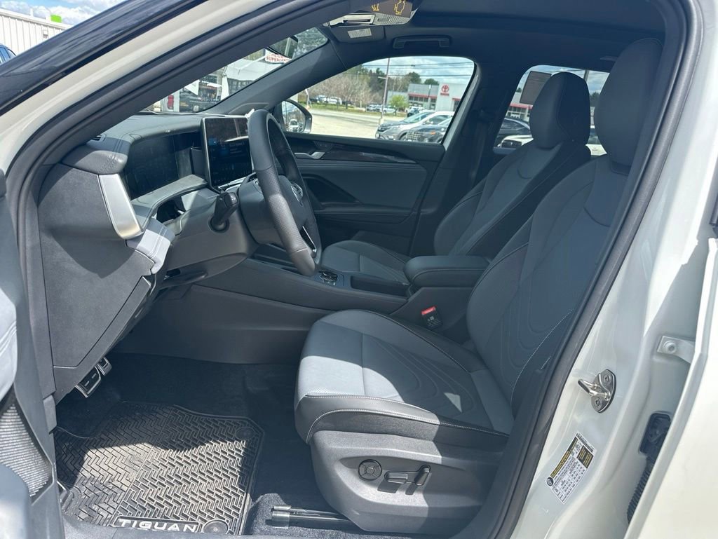 New 2026 Volkswagen Tiguan SE R-Line AWD/4WD image 9