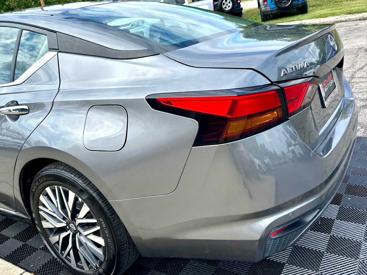 Used 2025 Nissan Altima 2.5 SV image 13