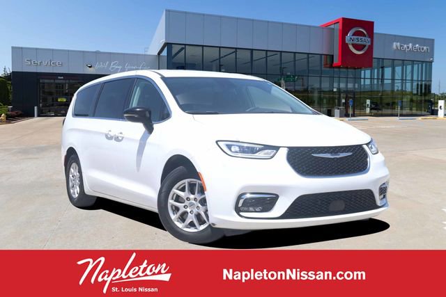 Used 2024 Chrysler Pacifica Touring-L FWD image 1
