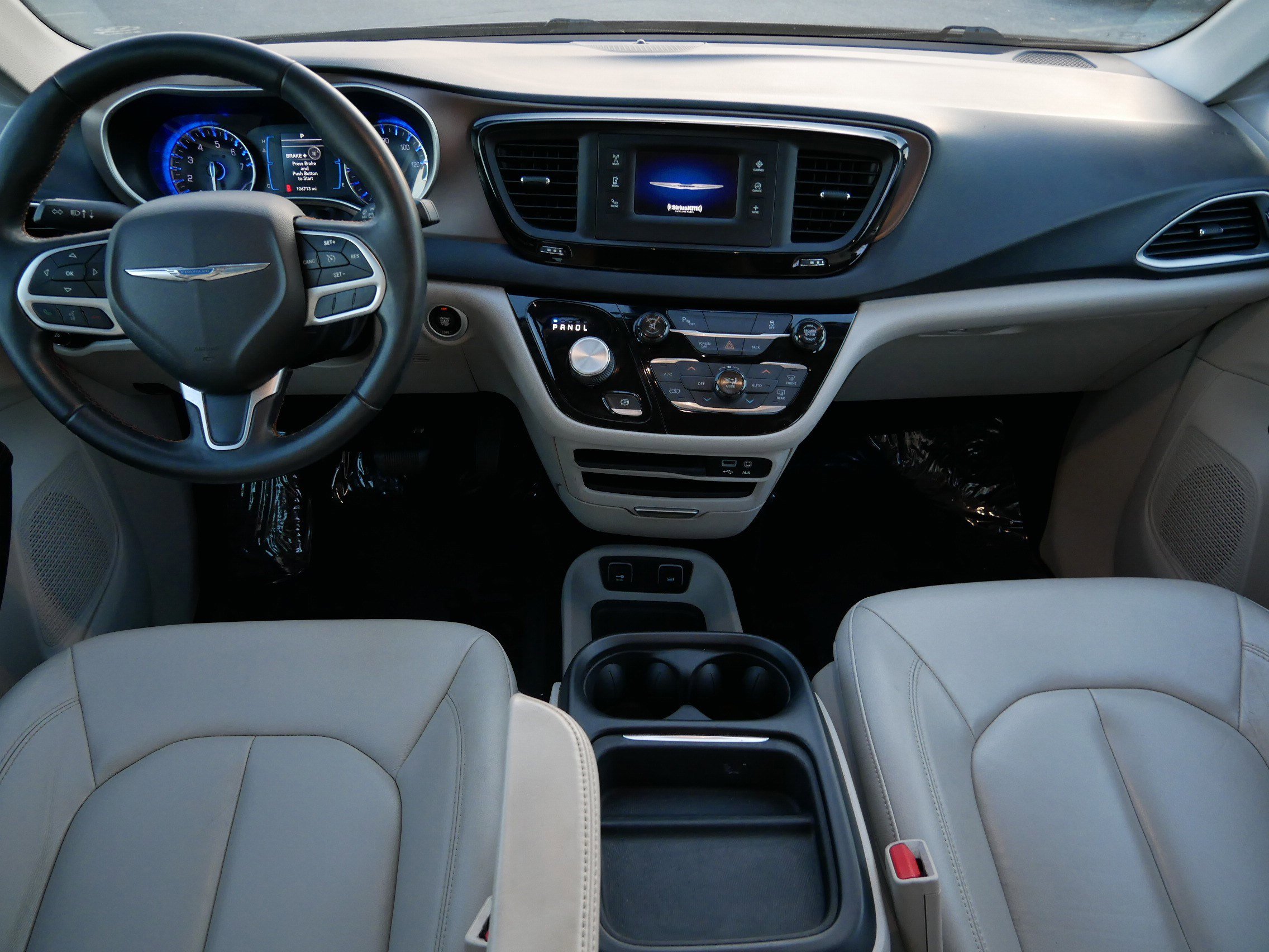 Used 2017 Chrysler Pacifica Touring-L image 10