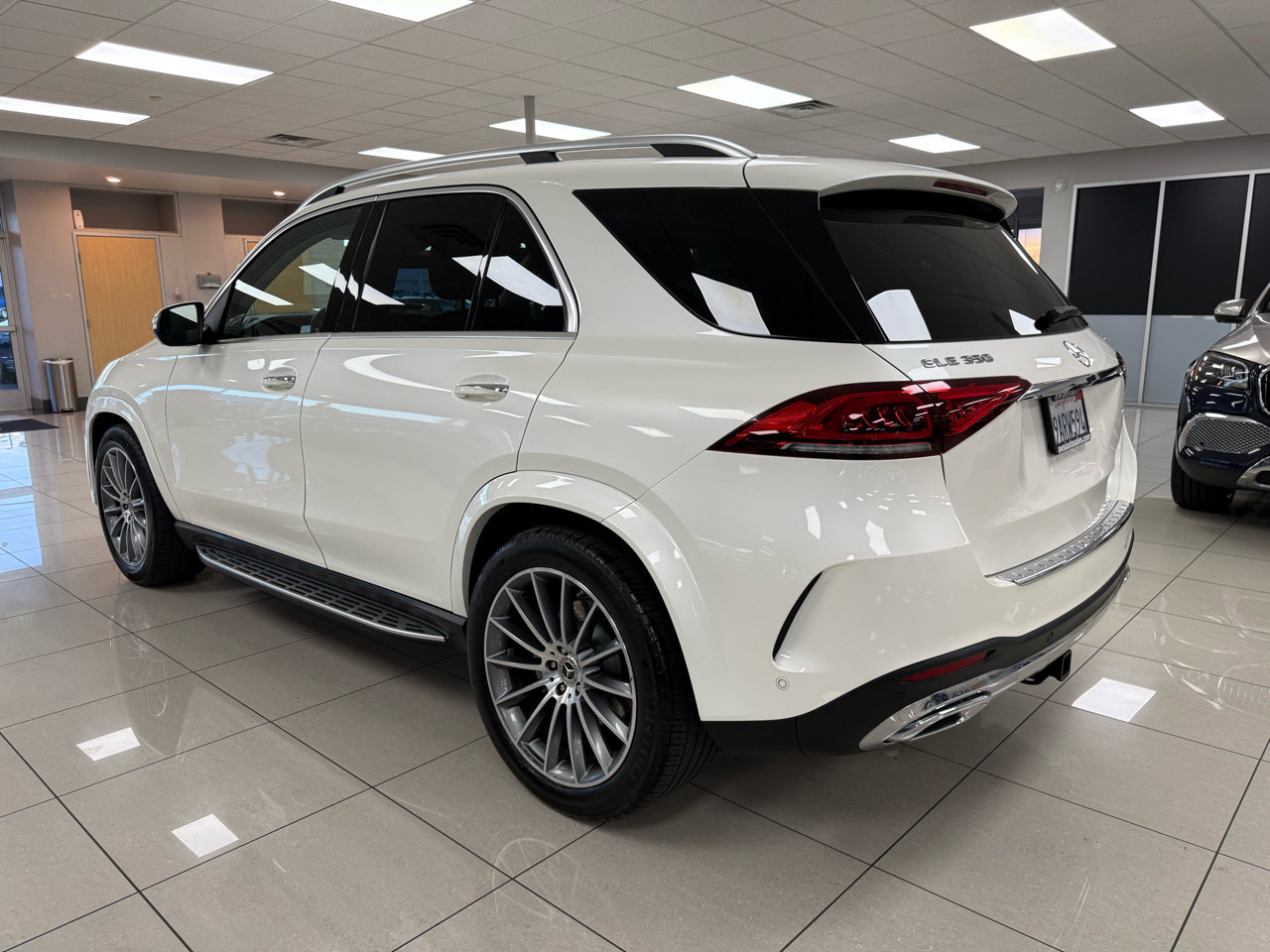 Used 2020 Mercedes-Benz GLE 350 4MATIC image 2