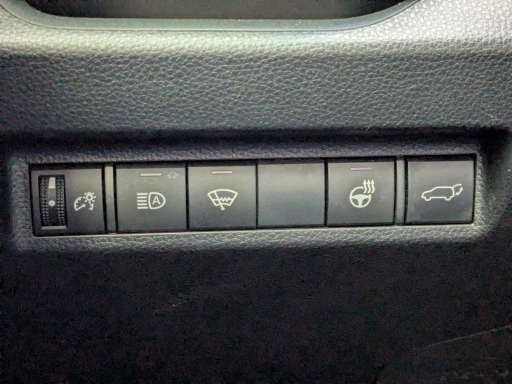 Used 2021 Toyota RAV4 XLE Premium image 33