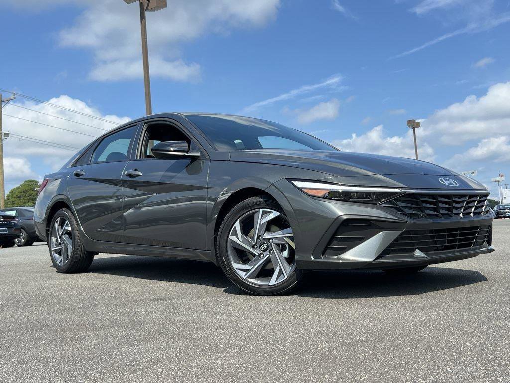 New 2025 Hyundai Elantra Sport w/ Cargo Package image 2
