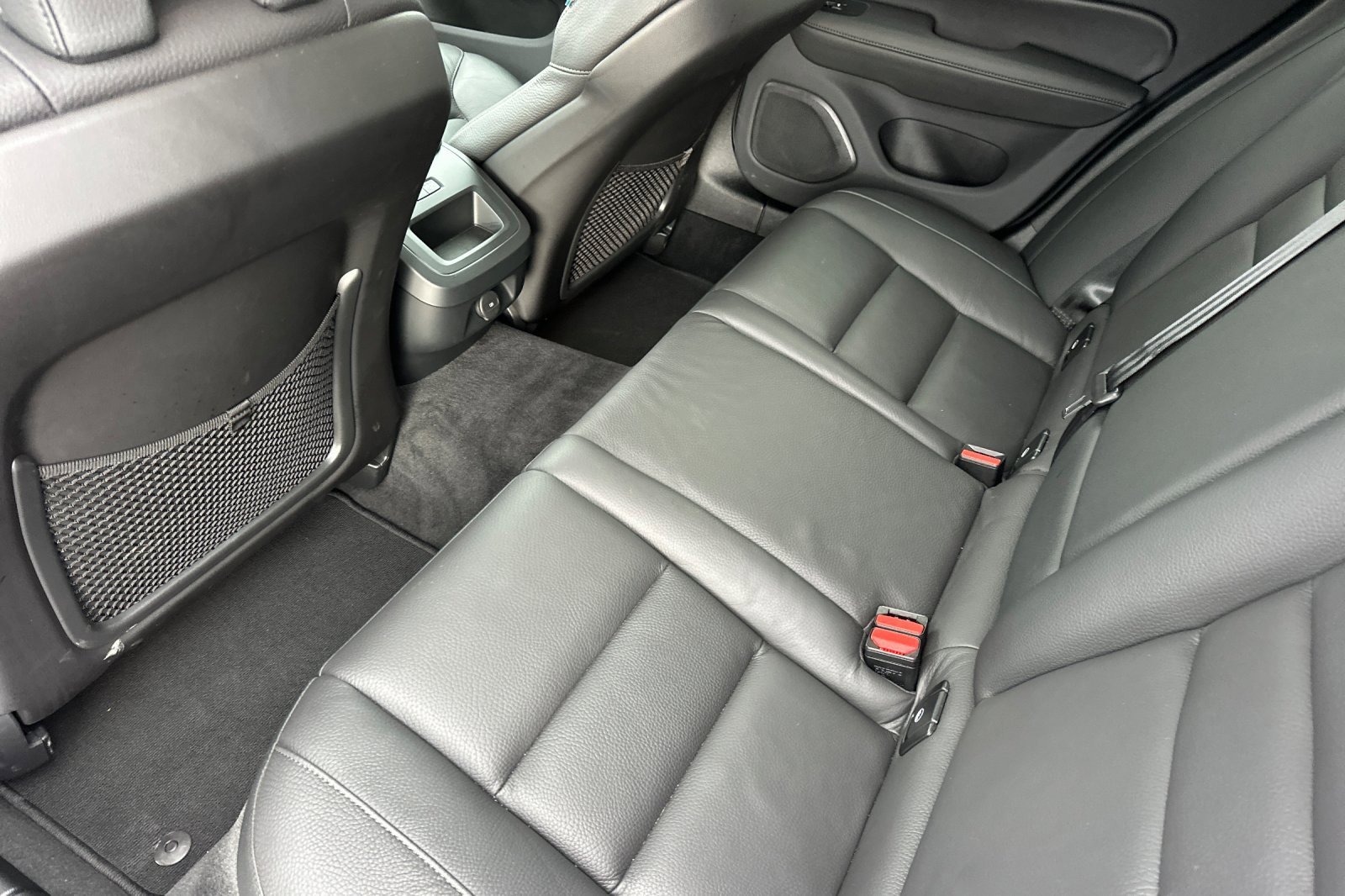 Used 2025 Volvo V60 B5 Cross Country Plus image 12