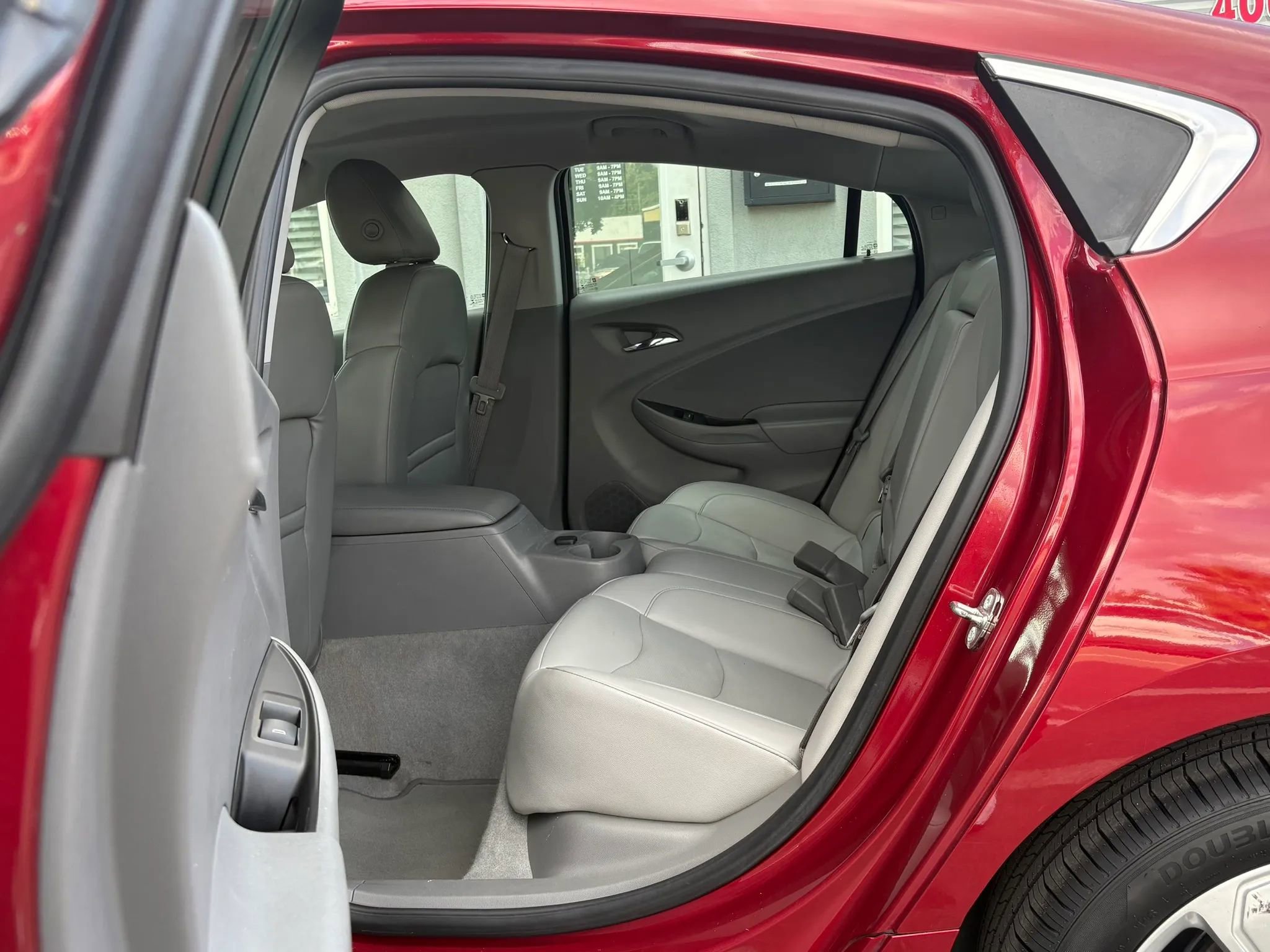 Used 2018 Chevrolet Volt LT w/ Comfort Package image 11