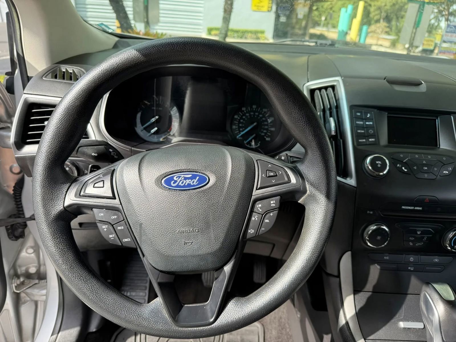 Used 2018 Ford Edge SE image 19