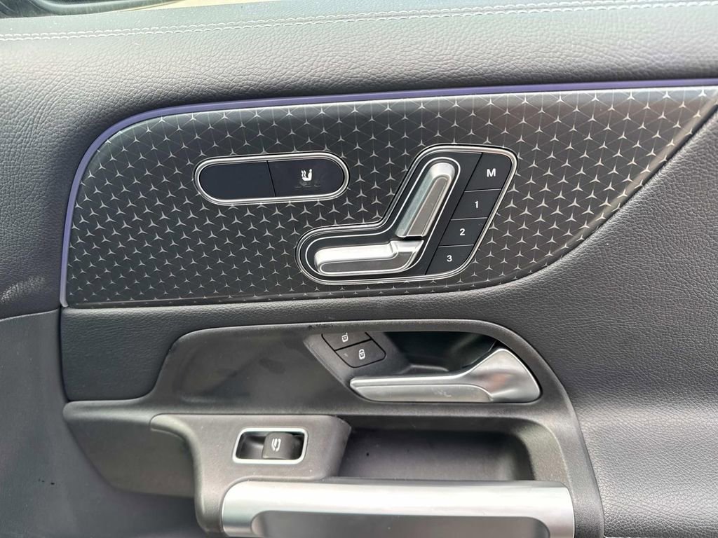 Used 2024 Mercedes-Benz GLB 250 image 14