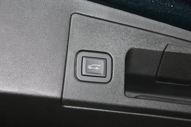 Certified 2025 Cadillac XT5 Sportv w/ Technology Package image 33