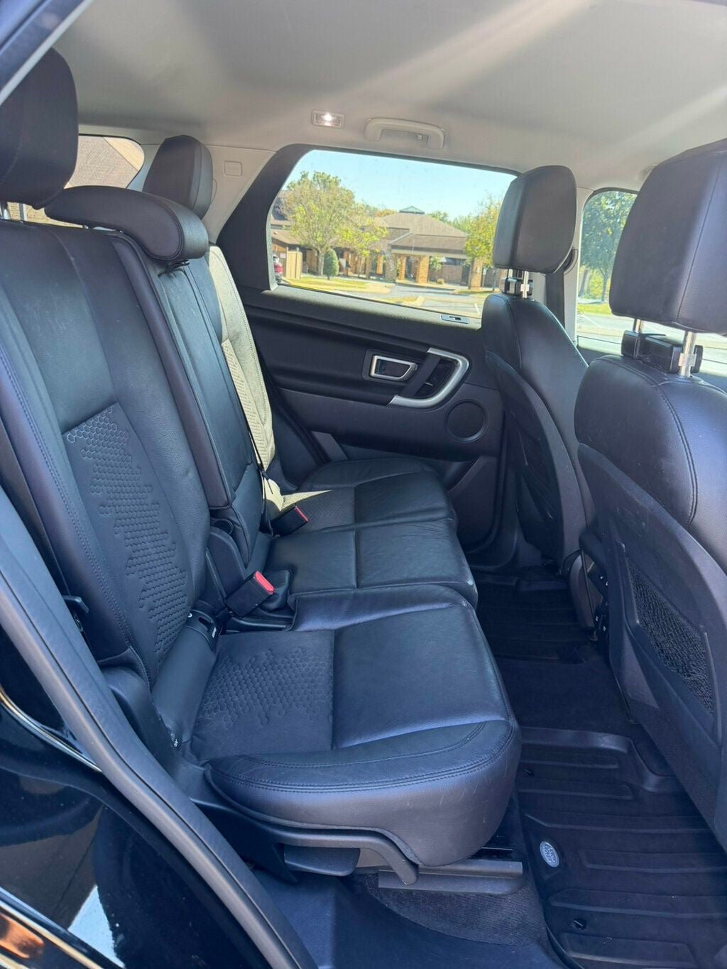 Used 2019 Land Rover Discovery Sport SE AWD/4WD image 16