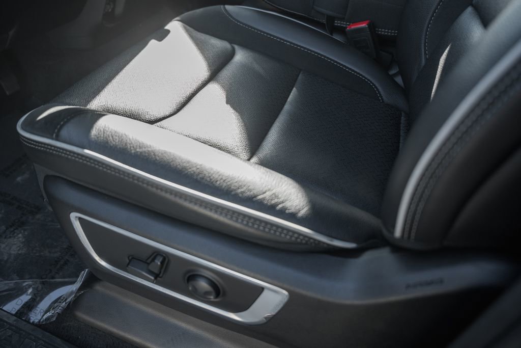 Used 2025 RAM 1500 Laramie image 36