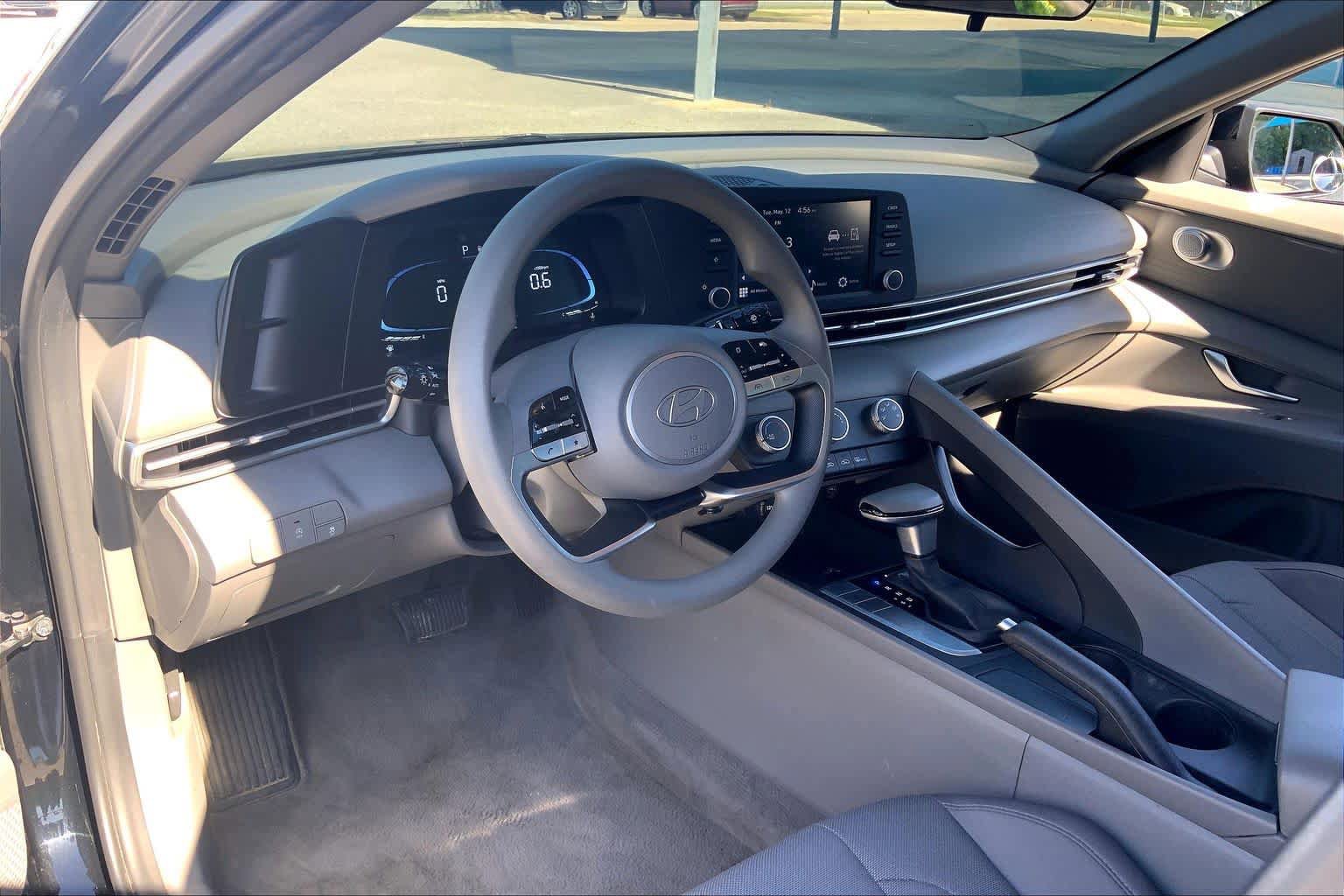 Used 2024 Hyundai Elantra SE FWD image 16