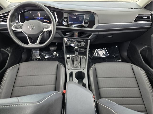 Used 2024 Volkswagen Jetta SE w/ Panoramic Sunroof Package FWD image 12