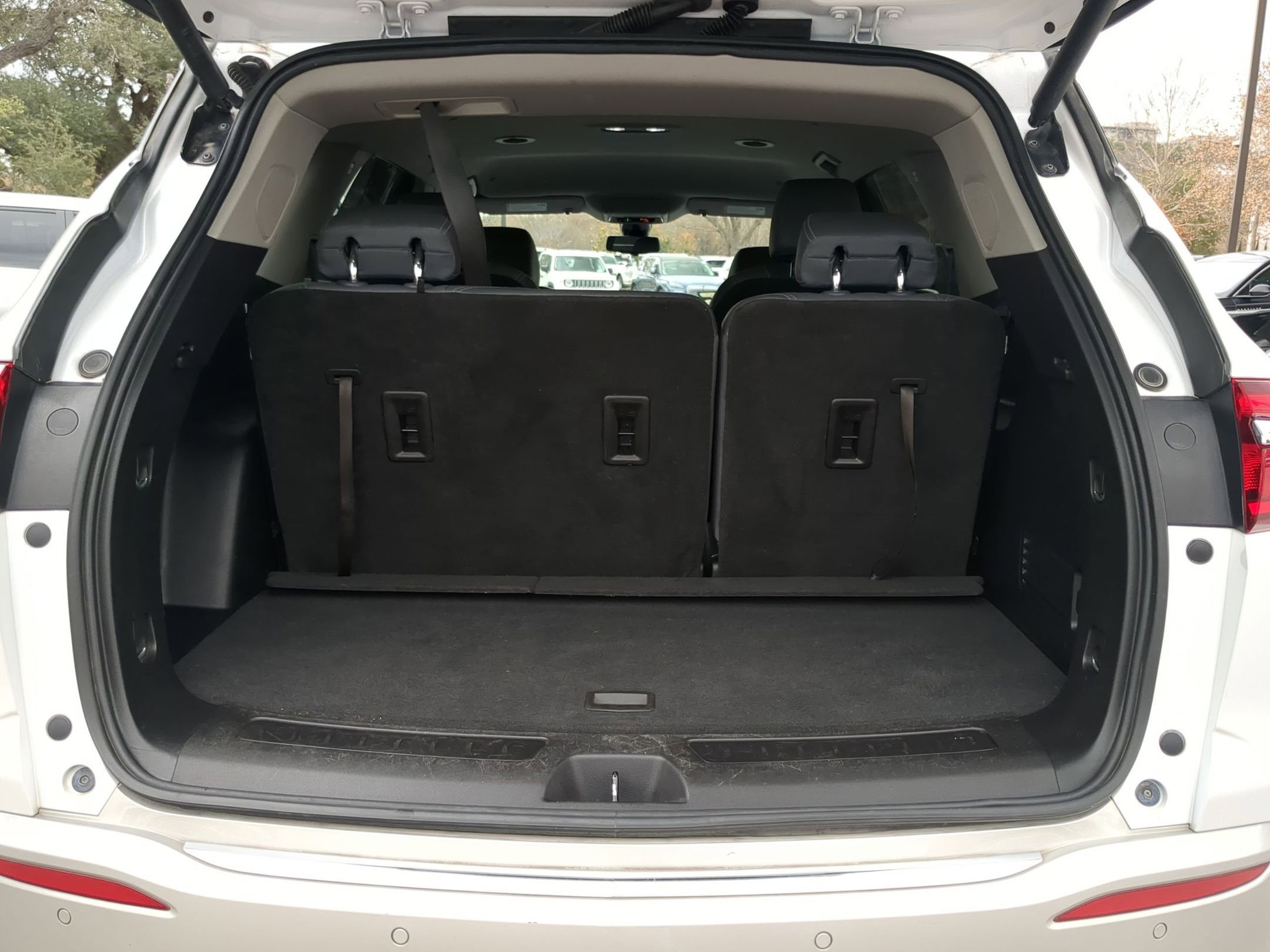 Used 2020 Buick Enclave Essence w/ Sound and Sites Package image 23