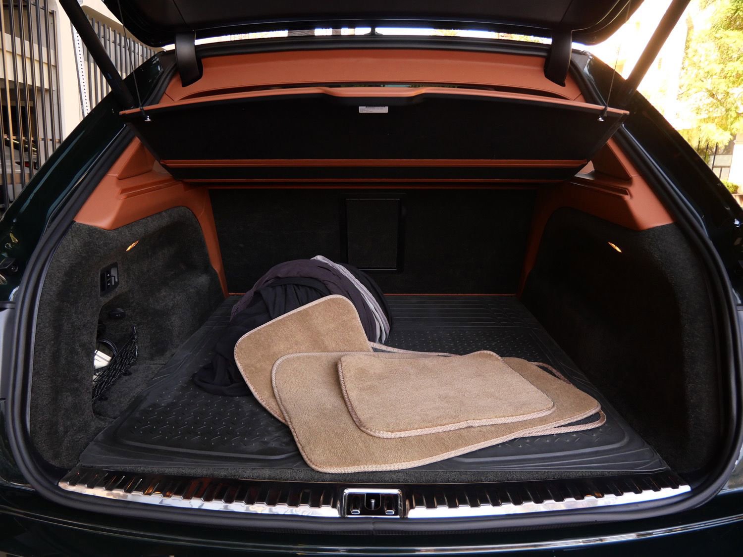 Used 2020 Bentley Bentayga image 23