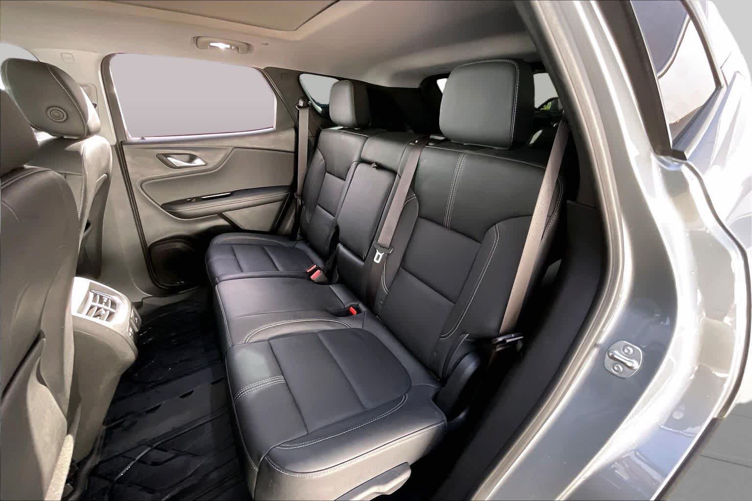 Used 2024 Chevrolet Blazer LT w/ Sound & Technology Package FWD image 19