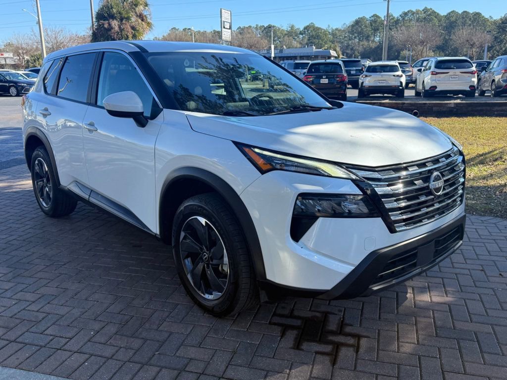 Used 2024 Nissan Rogue SV image 8