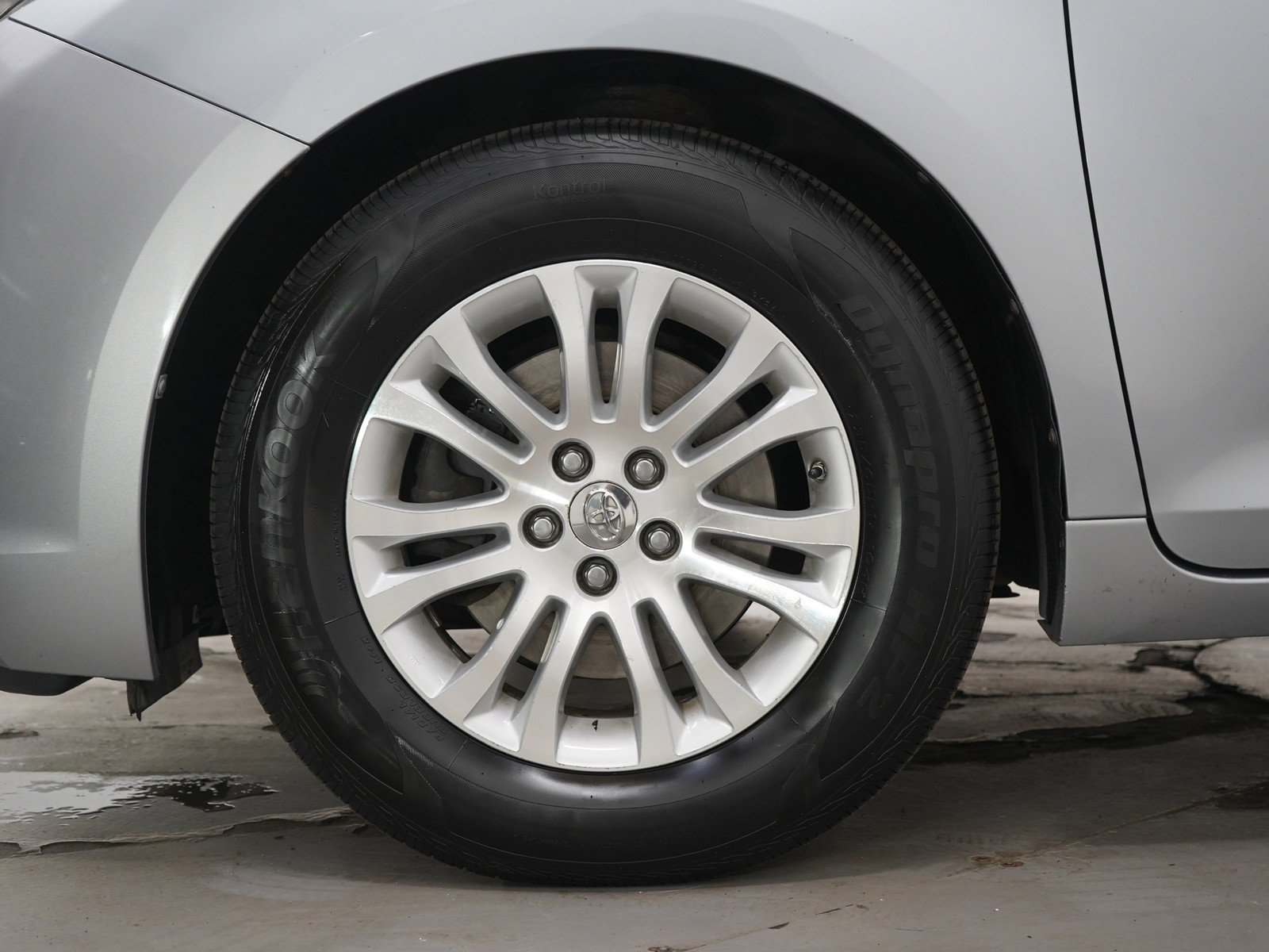 Used 2013 Toyota Sienna XLE w/ Entertainment Pkg FWD image 32
