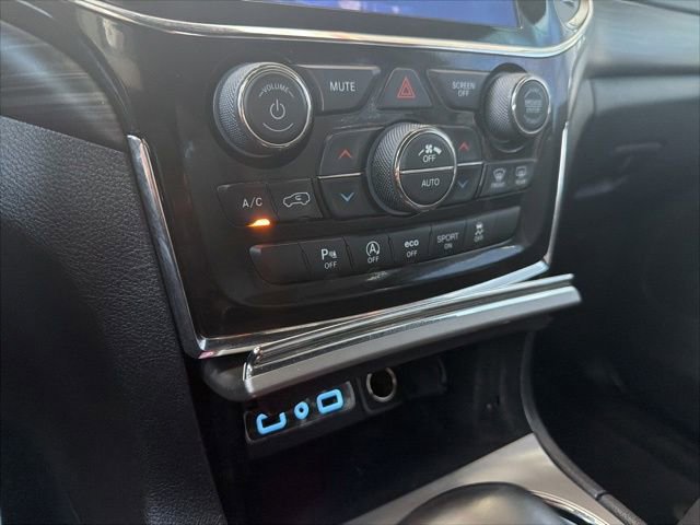 Used 2022 Jeep Grand Cherokee Laredo E AWD/4WD image 30