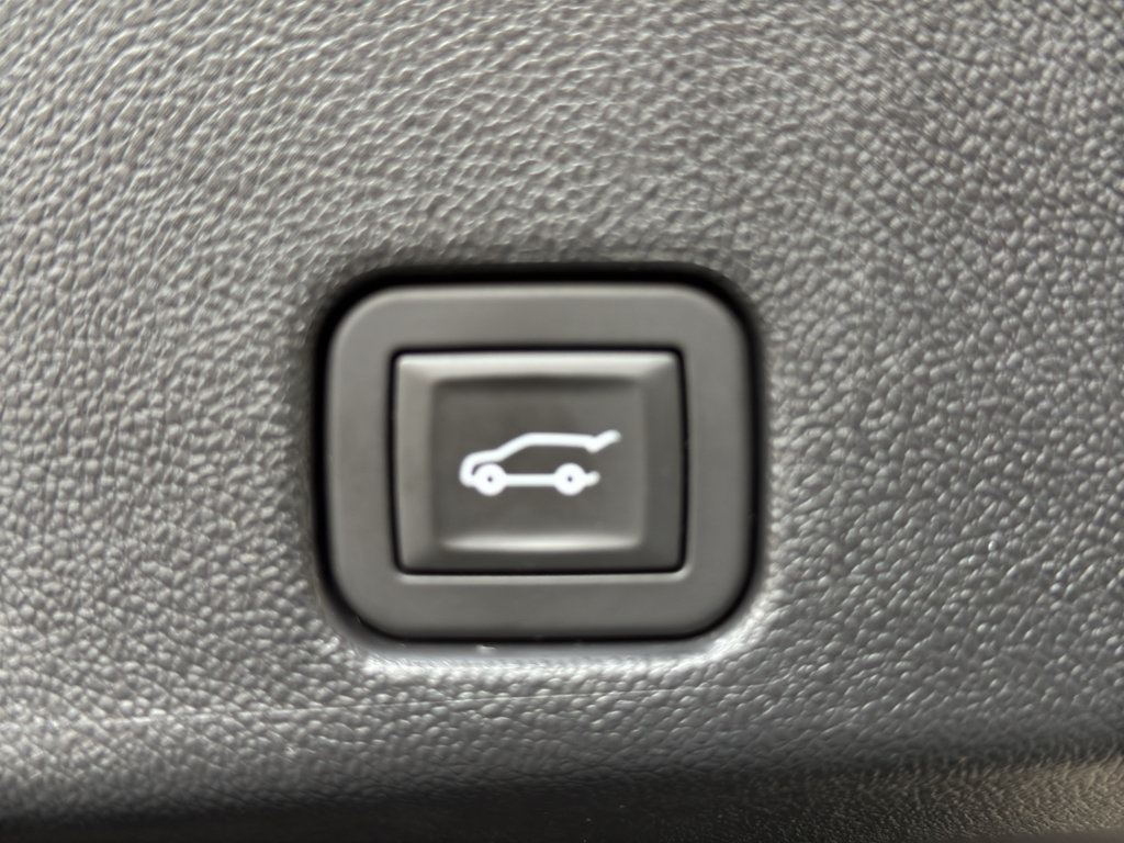 Used 2026 Chevrolet Traverse RS w/ LPO, Floor Liner Package AWD/4WD image 23