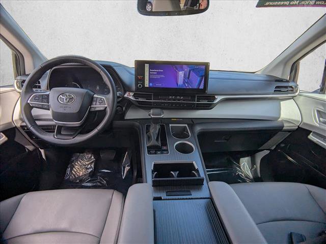 Used 2025 Toyota Sienna XLE FWD image 17