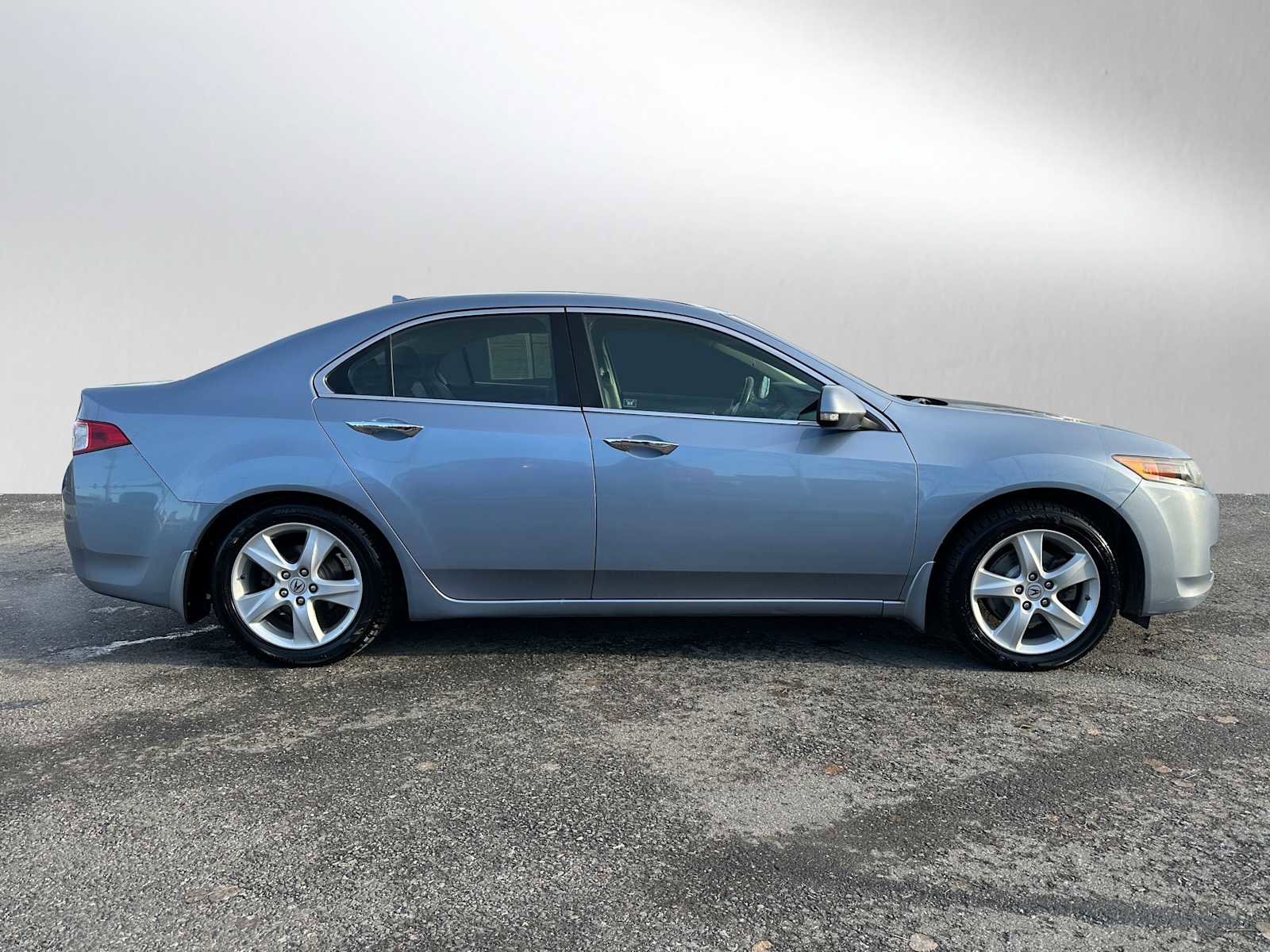 Used 2009 Acura TSX w/ Technology Package image 2
