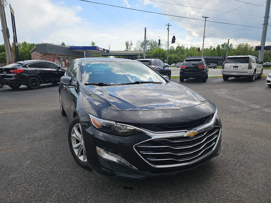 Used 2019 Chevrolet Malibu LT FWD image 2