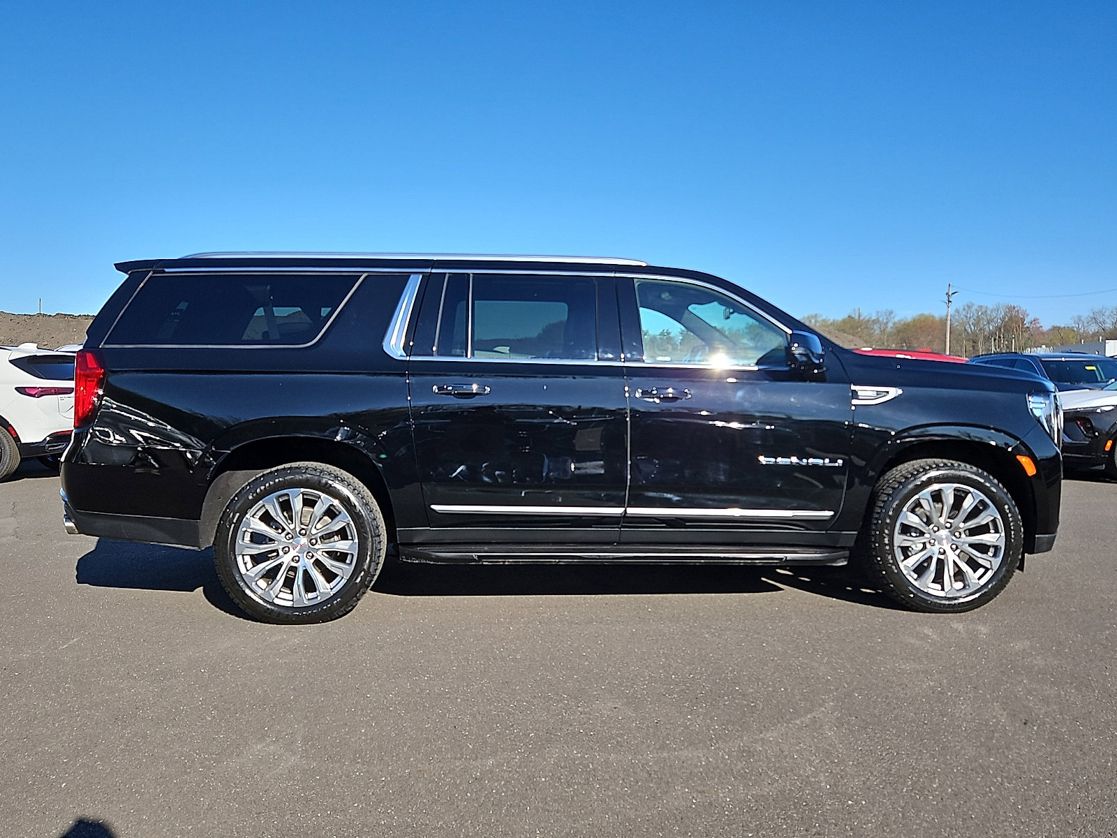 Certified 2023 GMC Yukon XL Denali image 7
