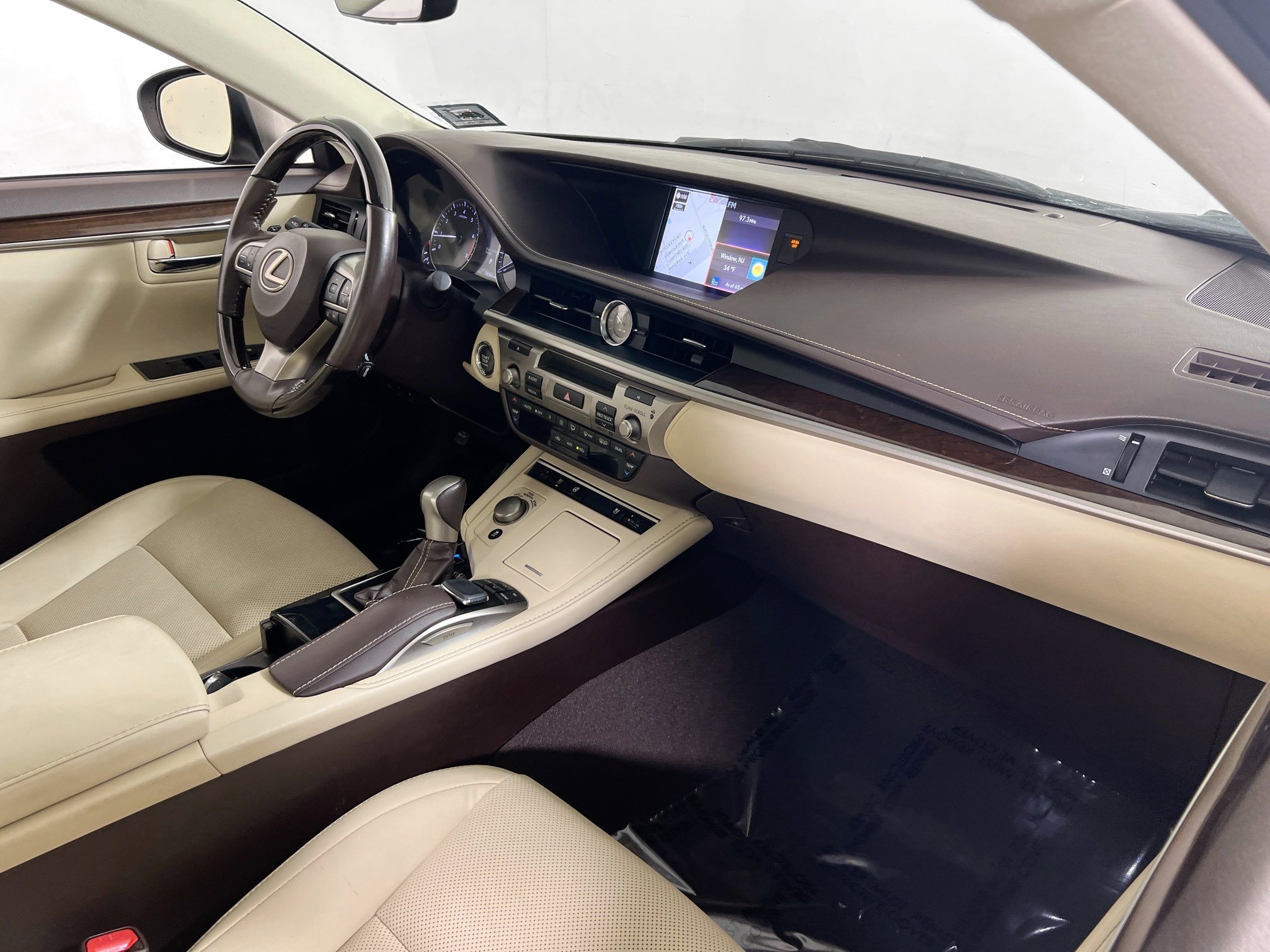 Used 2018 Lexus ES 350 w/ Navigation System Package image 28