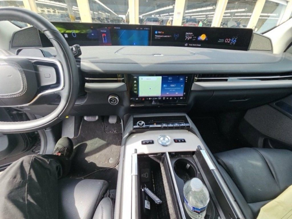 Used 2025 Lincoln Navigator L Reserve AWD/4WD image 8