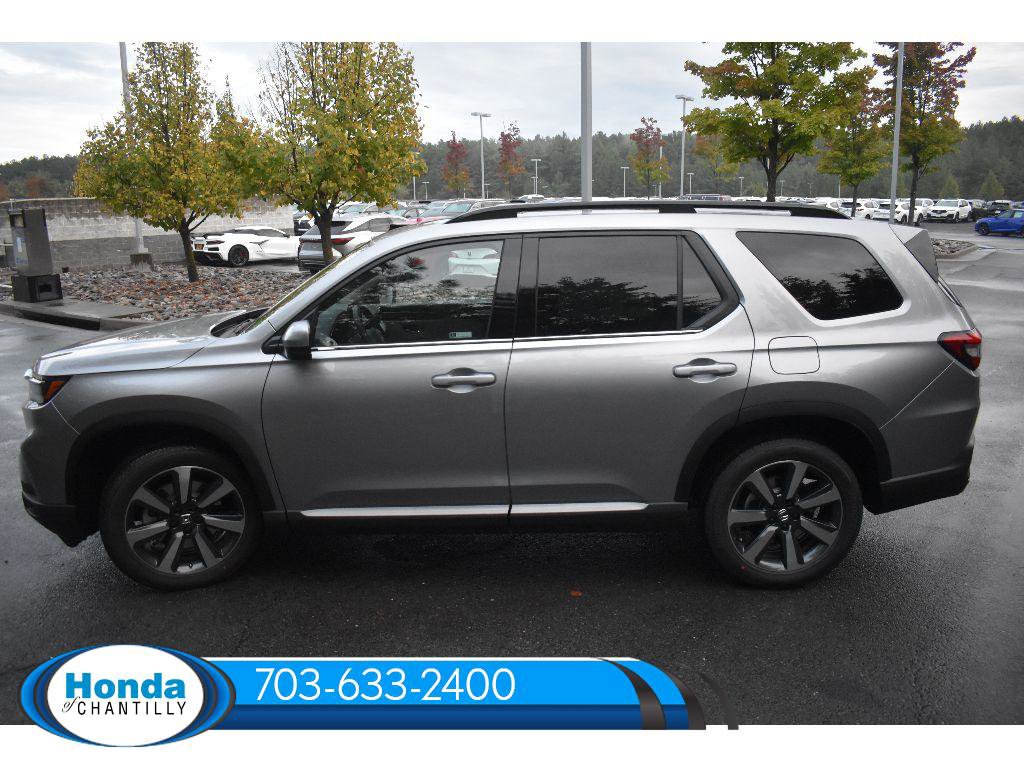 New 2025 Honda Pilot Touring image 6