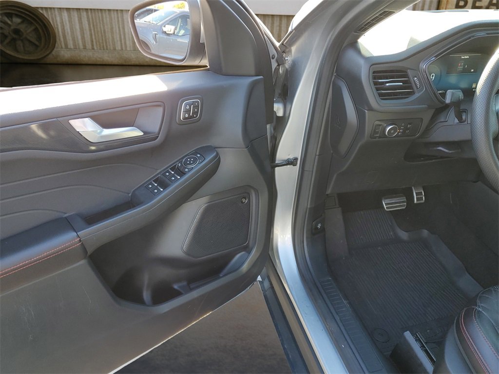 Certified 2023 Ford Escape ST-Line Elite w/ Premium Technology Package image 29